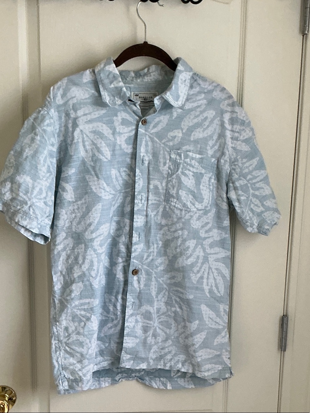 Honolulu Men's Light Blue Leaf-Print Short Sleeve Button-Down Hawaiian Shirt